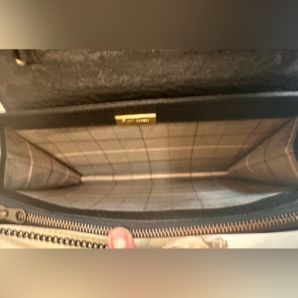 Burberrys black wristlet, clutch. Leather. Amazing vintage piece. Note pics. - Picture 8 of 16